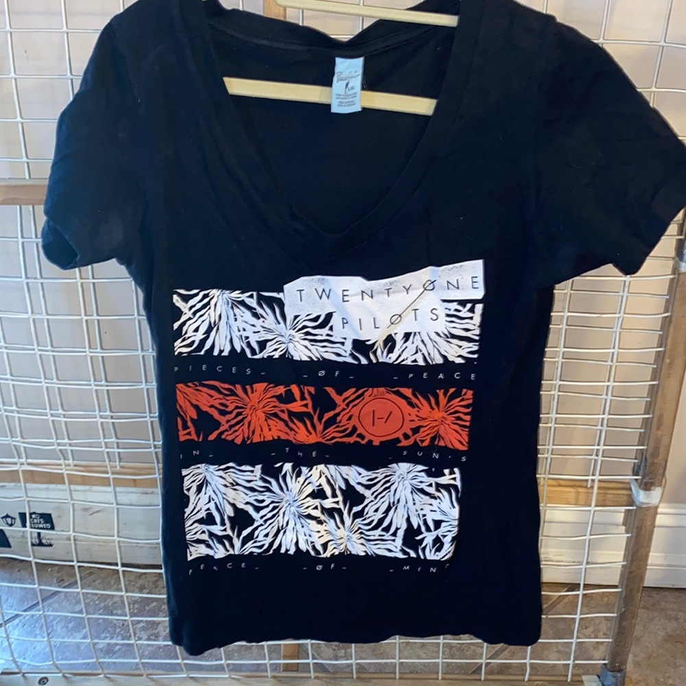 Hot Topic Twenty One Pilots V-Neck Tee Black Womens L